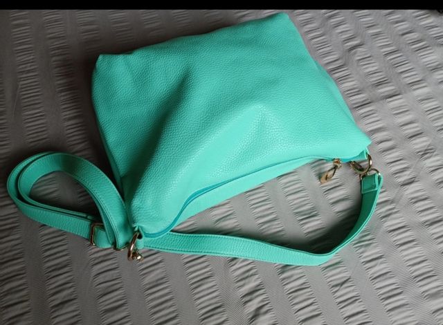 2 bolsos: 1 grande y 1 mediano 