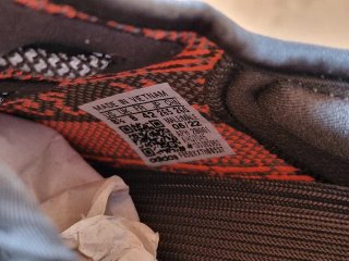 Adidas Yeezy Boost 350 V2 Carbon Beluga