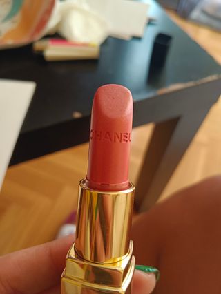 Pintalabios de color rojo Chanel