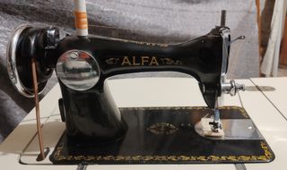 MÁQUINA DE COSER ALFA.