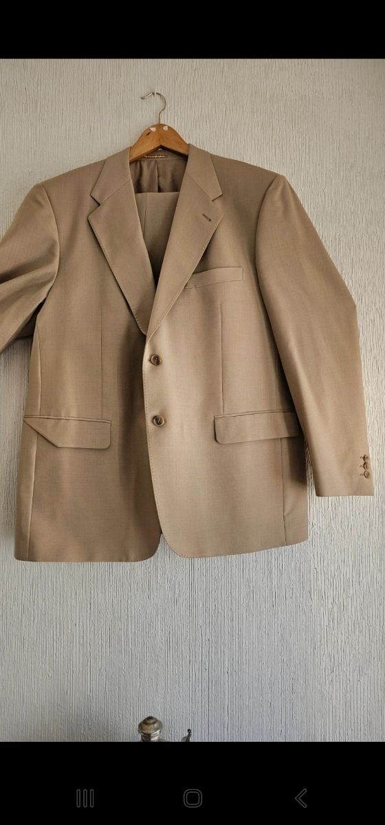 Bonito traje Beige Emidio Tucci