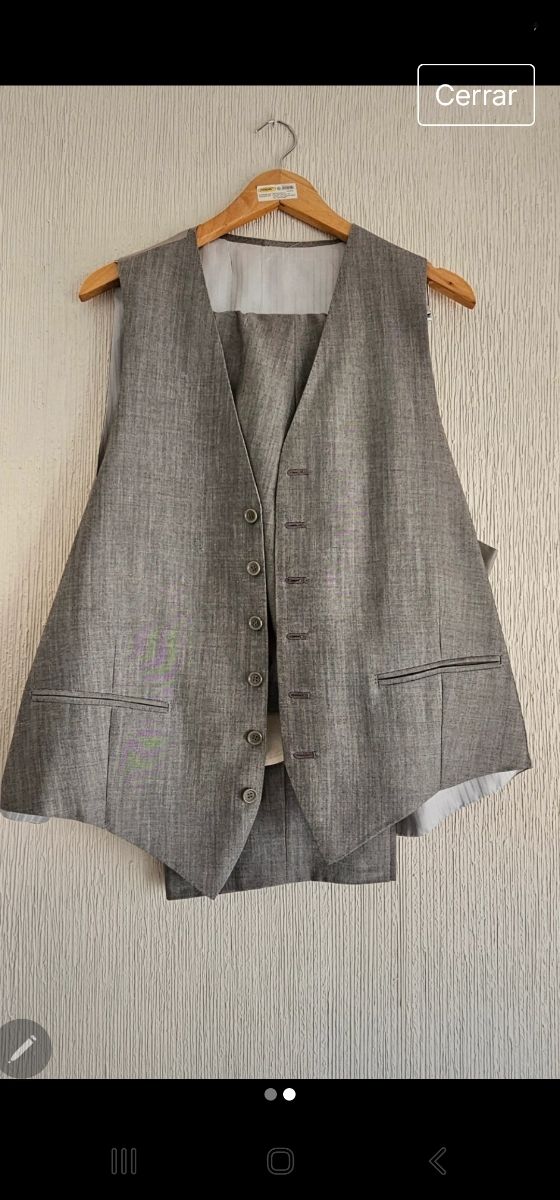 Traje gris con chaleco