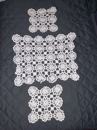 Centrino fatto a mano all'uncinetto 