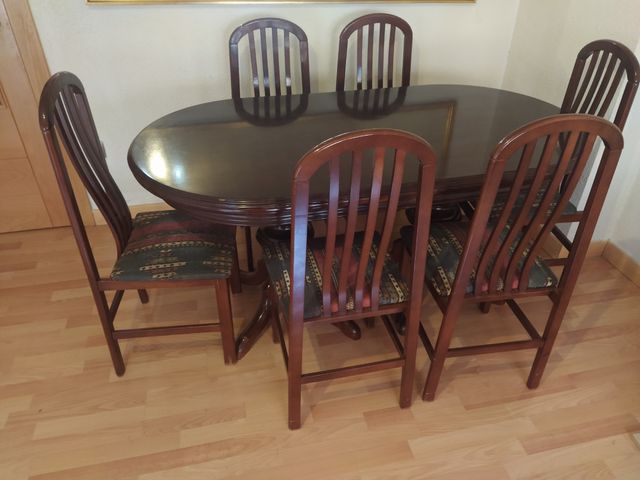 Mesa de comedor con  6 sillas