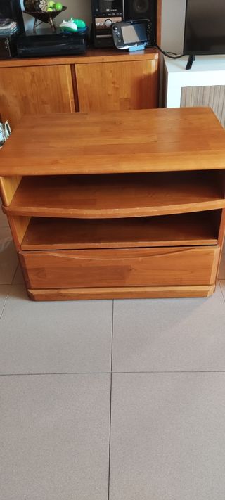 Donación de mesa centro y TV.