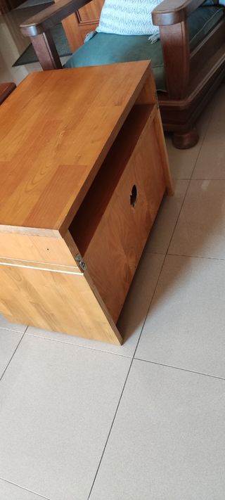 Donación de mesa centro y TV.