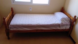 Cama de pino macizo + Colchón