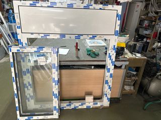 Ventana corredera con tapa de persiana en PVC