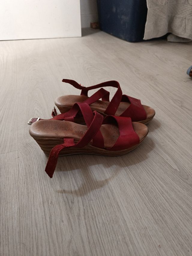 Sandalias cuña 38 rojas piel