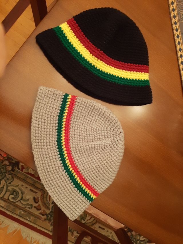 Cappelli di lana fatti a mano