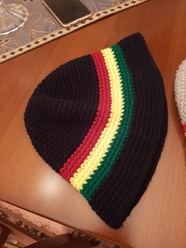 Cappelli di lana fatti a mano