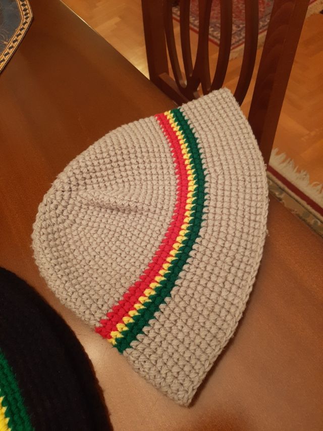 Cappelli di lana fatti a mano