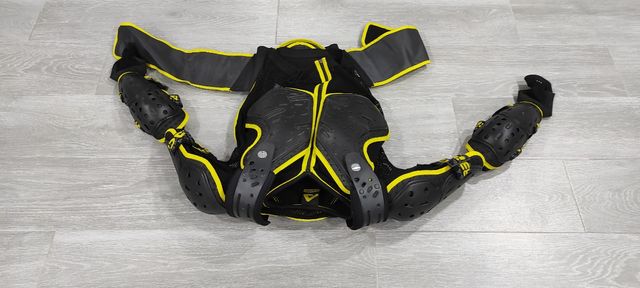 Peto de cross y camiseta .