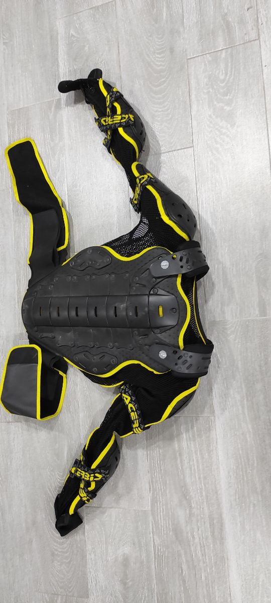 Peto de cross y camiseta .