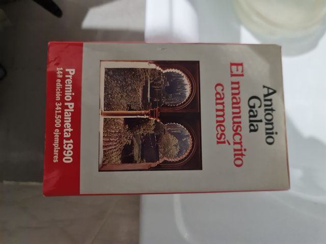 EL MANUSCRITO CARMESÍ