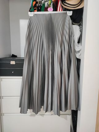 Falda larga plisada plateada Zara talla XS