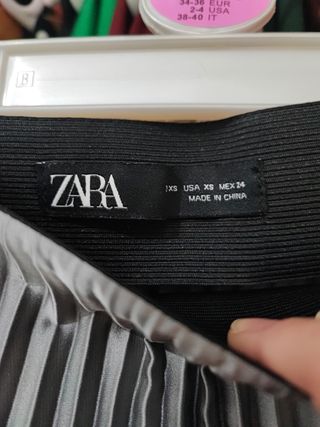 Falda larga plisada plateada Zara talla XS