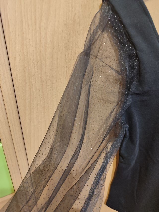 Camiseta negra manga transparente