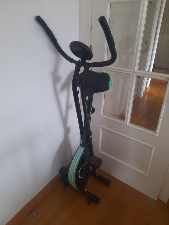 Bicicleta estática plegable