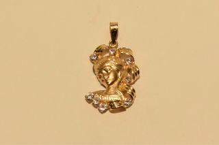 COLGANTE VIRGEN NIÑA DE ORO 18K/1.3Gr