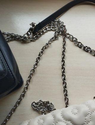 Oferta bolsos con cadena.