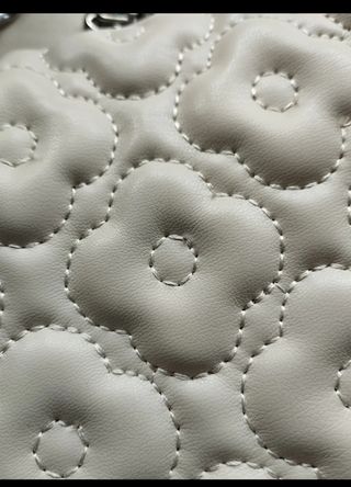 Oferta bolsos con cadena.