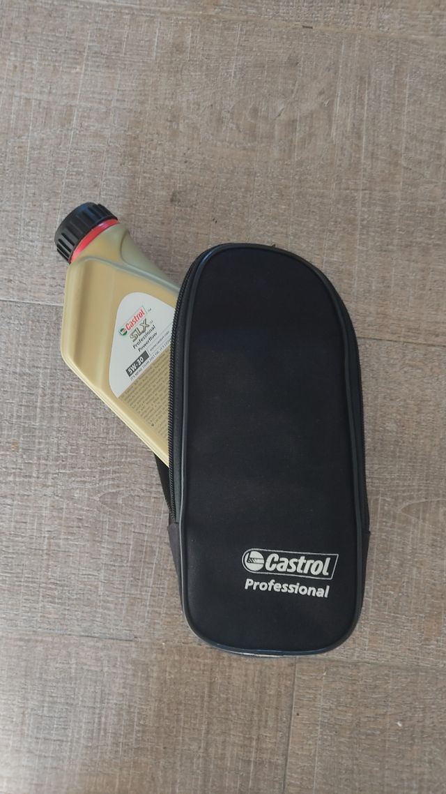 Funda aceite coche Castrol