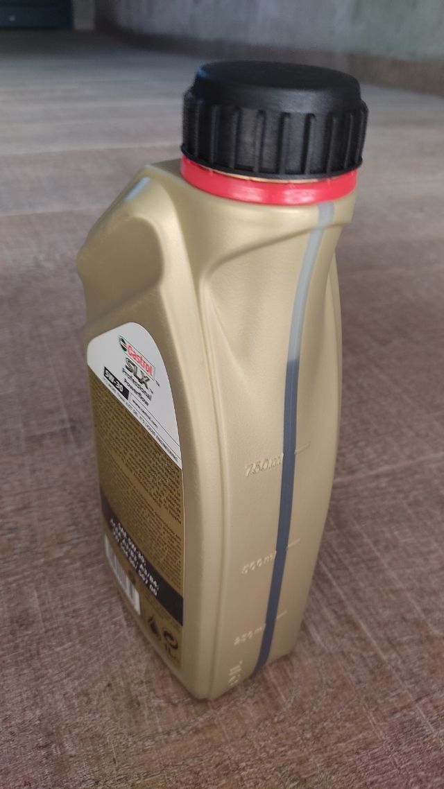 Funda aceite coche Castrol