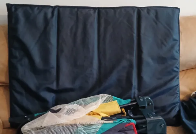 Cuna de viaje mas colchon extra.