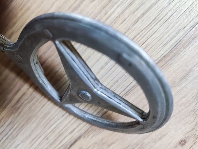 Insignia capot mercedes