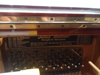 Piano vertical Bluthner