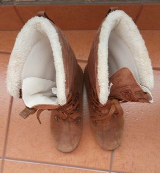 Botas altas, de Helly Hansen.