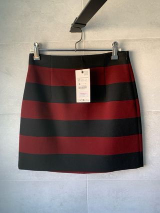 Zara. Falda mini
