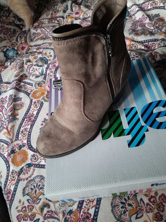 Botines de ante marrones