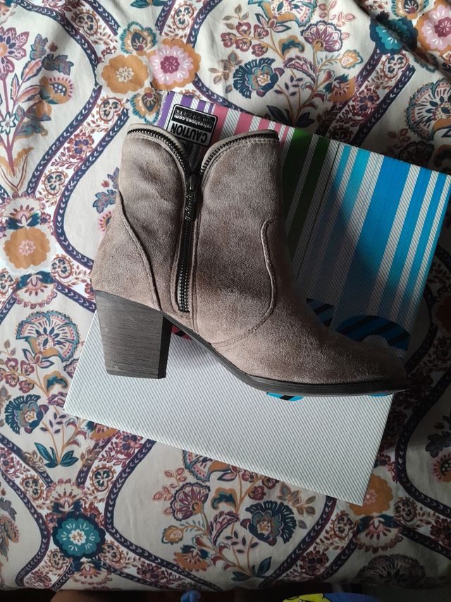 Botines de ante marrones