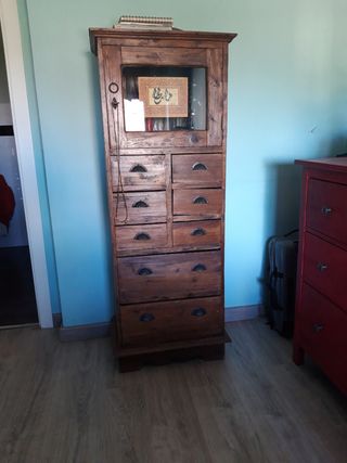 Mueble de madera rústico