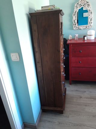 Mueble de madera rústico