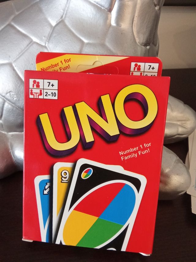 Uno sellado nuevo en caja