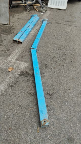 Brazos de monta carga. andamios colgantes