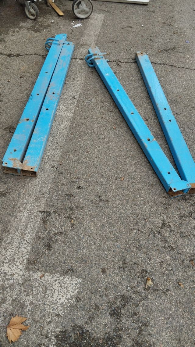 Brazos de monta carga. andamios colgantes