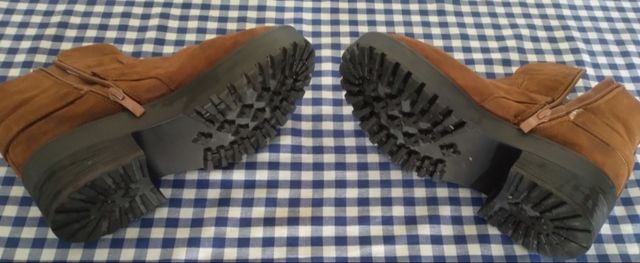 Botines con plataforma y hebilla