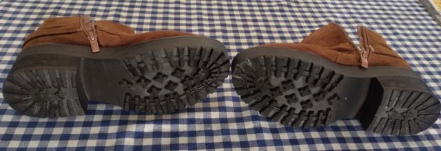 Botines con plataforma y hebilla