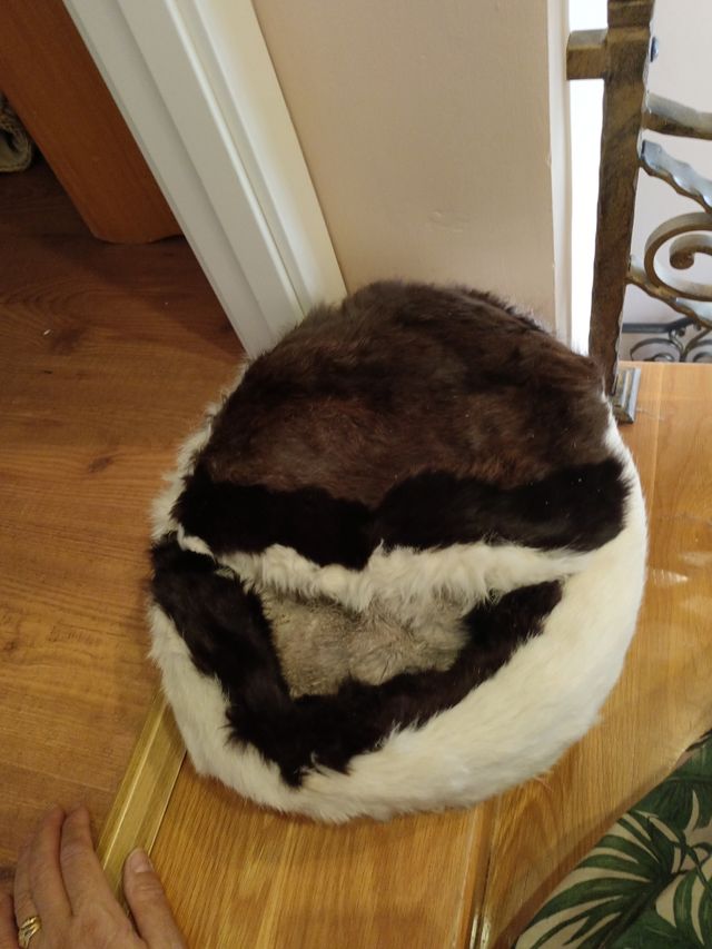 Cama de perro pequeño piel