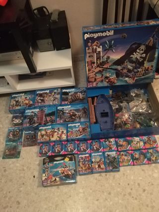 Lote Playmobil y cosas de regalo