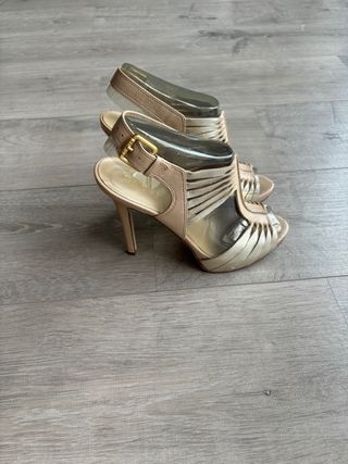 Sandalia Guess
