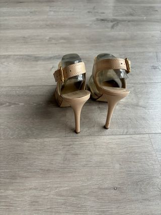 Sandalia Guess