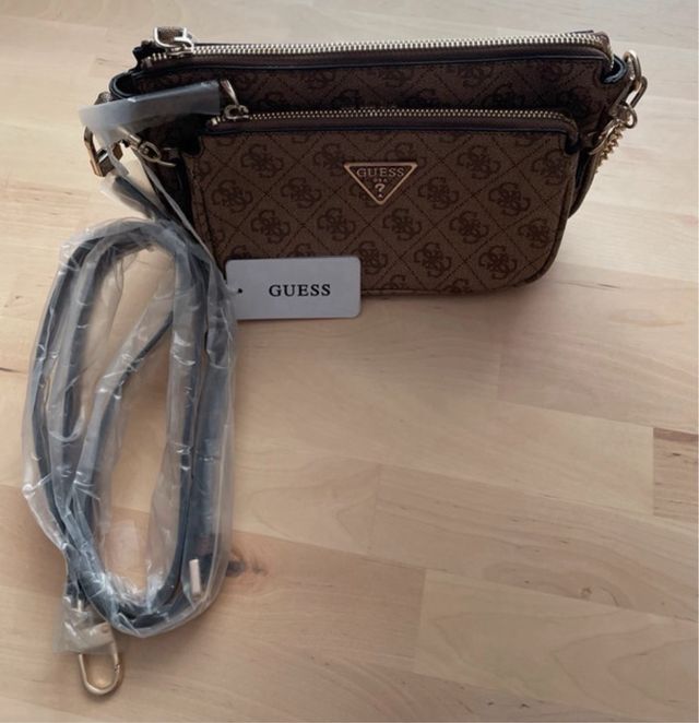 Bolso Guess con etiqueta