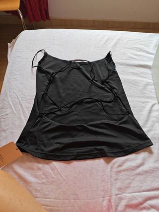 Camiseta negra espalda de tiras