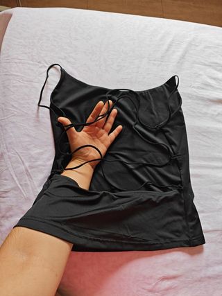 Camiseta negra espalda de tiras