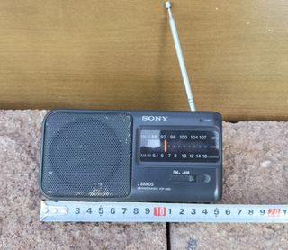 Radio antigua Sony ICF-390